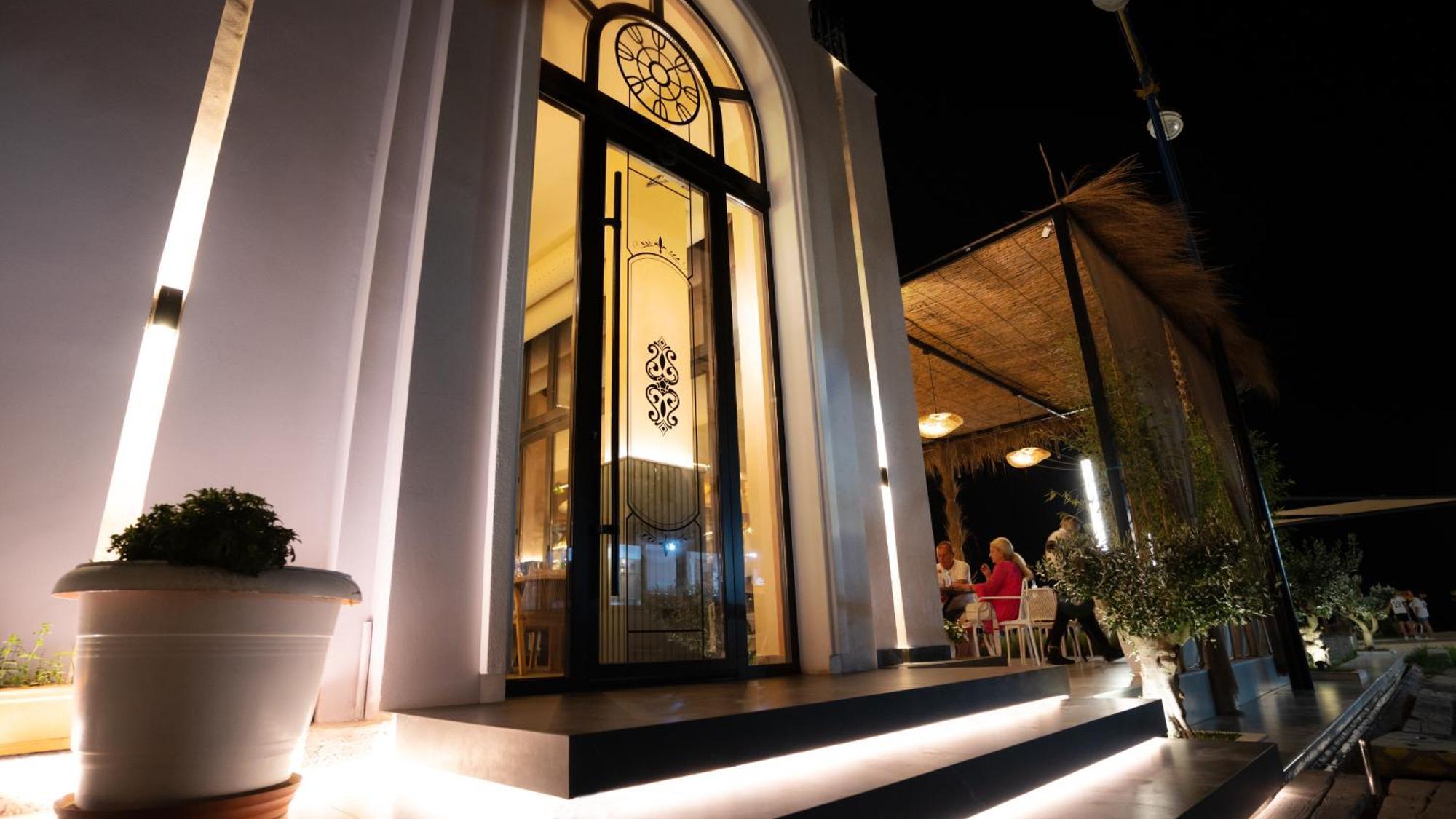 Hotel Saly Дуррес Экстерьер фото